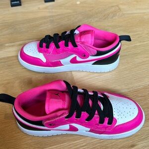 Nike air Jordan low dunks. Pink/black/white. Only worn once.